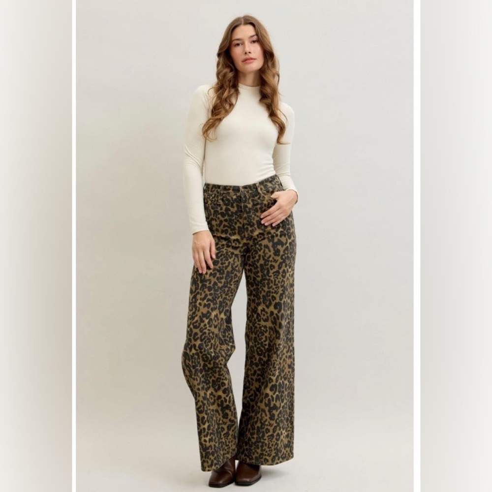 Judy Blue Leopard Print Wide Leg Jeans in Brown & Black